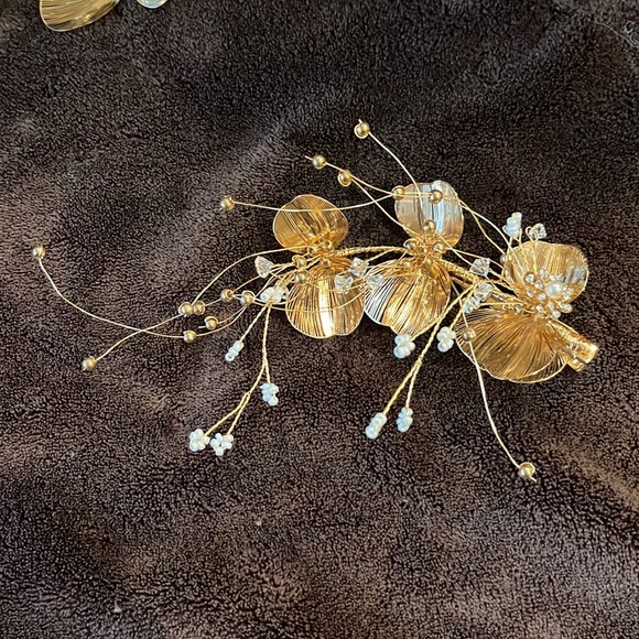 Etsy EnjoyLuv gold metal floral Hair pieces - Picture 2 of 13